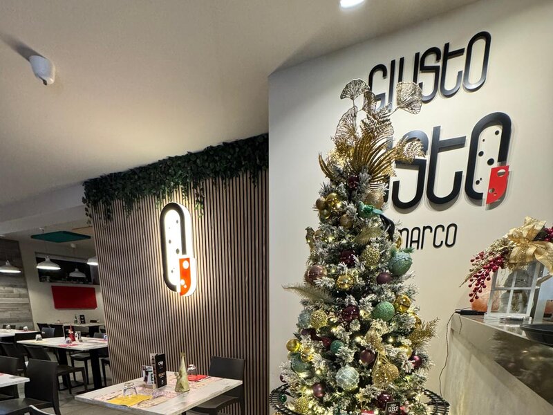 L'albero di Natale addobbato da GiustoGusto